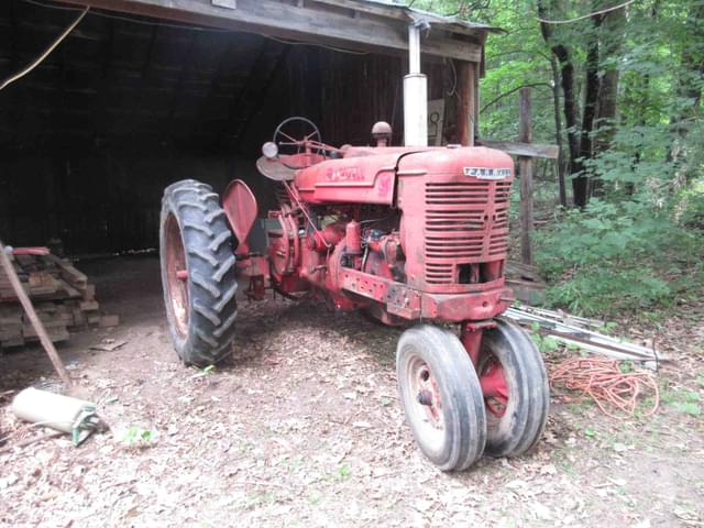 Image of Farmall M equipment image 1