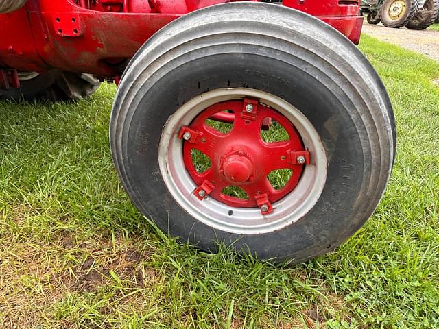 Image of Farmall W9 equipment image 3