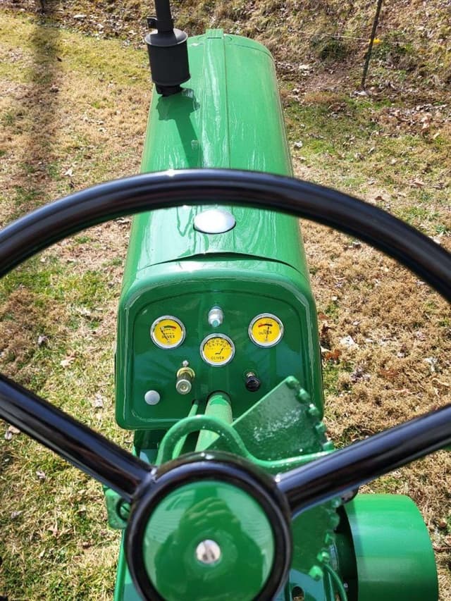 Image of Oliver 60 equipment image 3