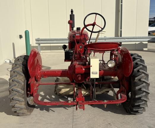 Image of Farmall B equipment image 3