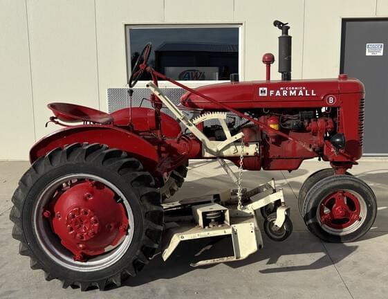 Image of Farmall B equipment image 1