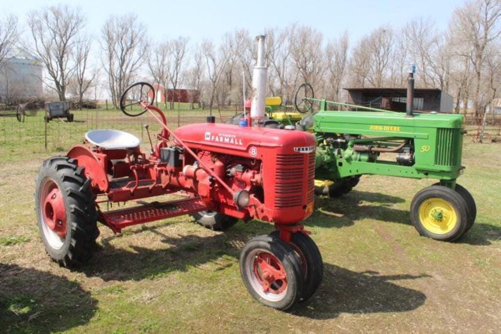 Main image Farmall B
