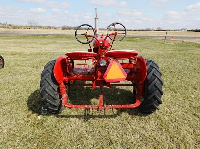 Image of Farmall B equipment image 3
