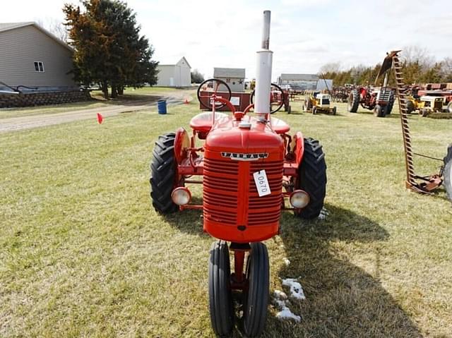 Image of Farmall B equipment image 2