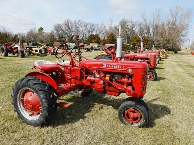 Image of Farmall B equipment image 1