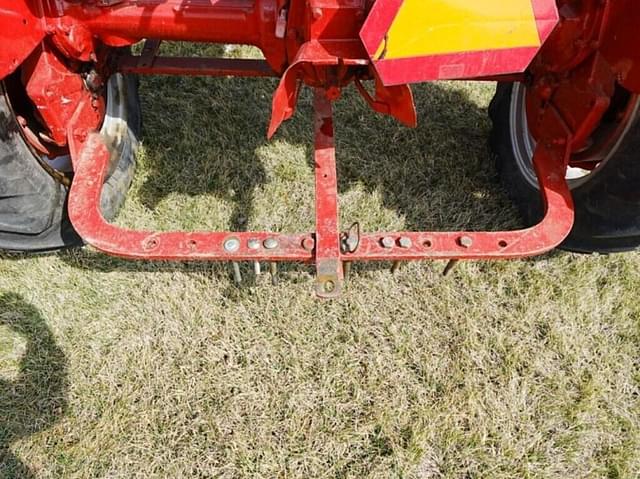 Image of Farmall B equipment image 4