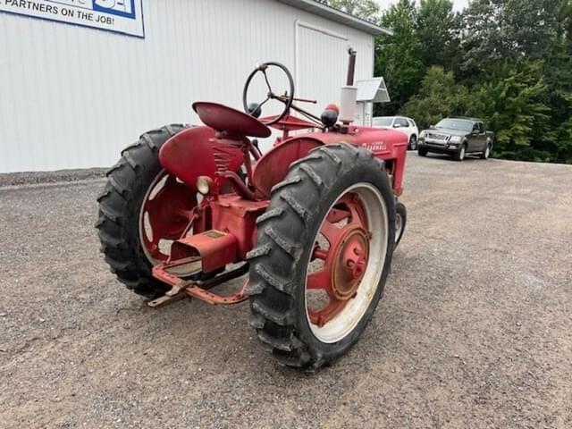 Image of Farmall H equipment image 2
