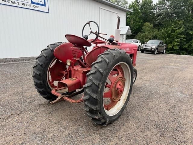 Image of Farmall H equipment image 2