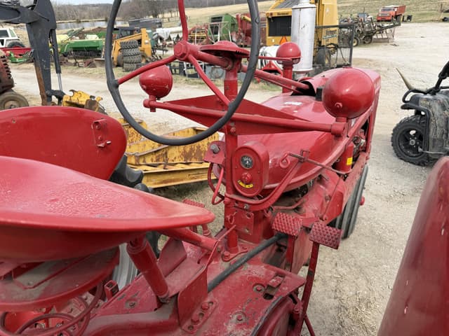 Image of Farmall H equipment image 4