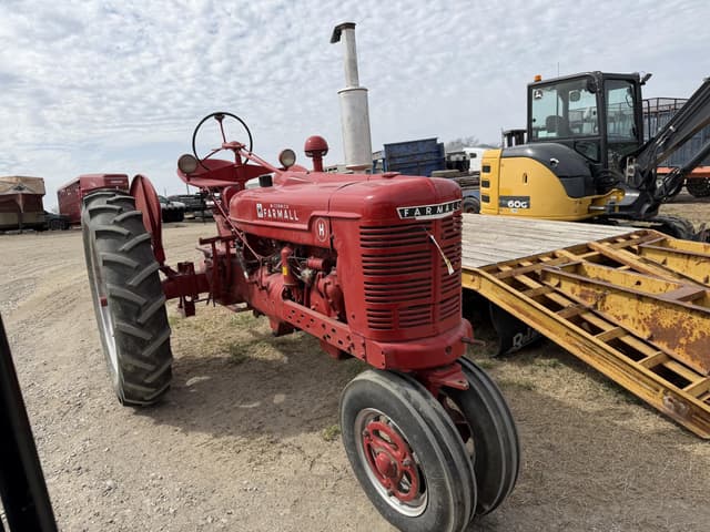 Image of Farmall H equipment image 1