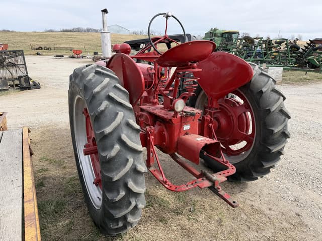 Image of Farmall H equipment image 3
