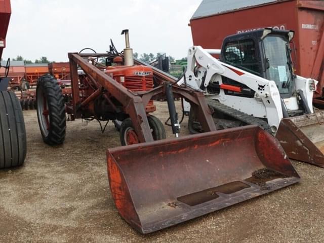 Image of Farmall H equipment image 1