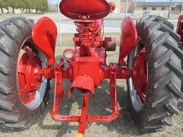 Image of Farmall H equipment image 1