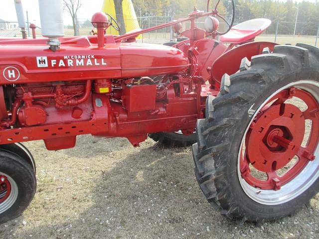 Image of Farmall H equipment image 2