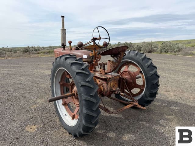 Image of Farmall H equipment image 2
