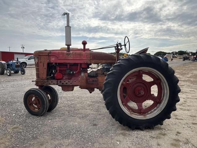 Image of Farmall M equipment image 1