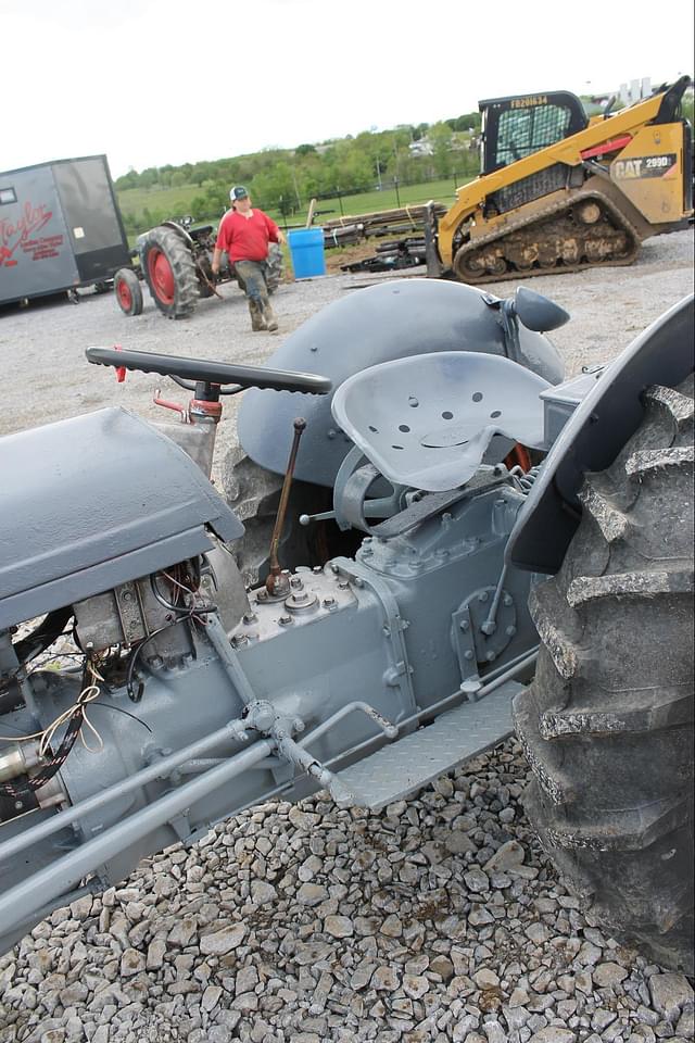 Image of Ferguson TE-20 equipment image 2