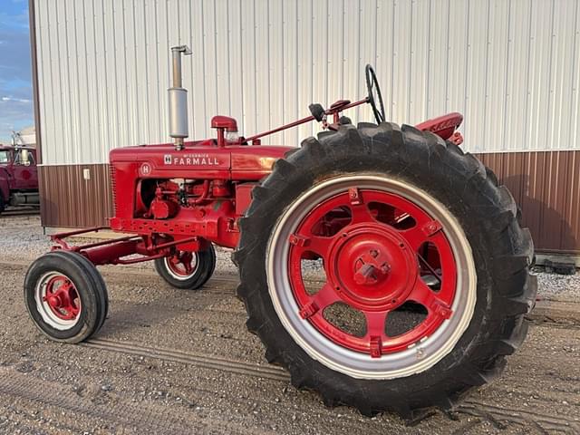 Image of Farmall H equipment image 1