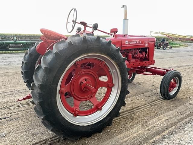 Image of Farmall H equipment image 2