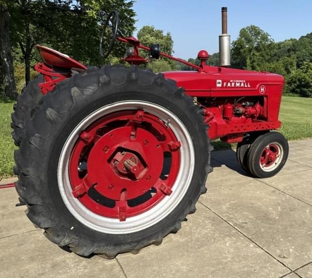 Image of International Harvester Farmall H equipment image 2