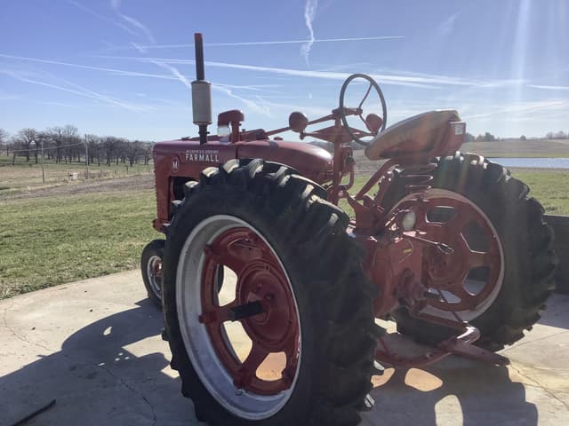 Image of Farmall M equipment image 2