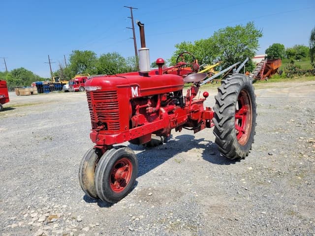 Image of Farmall M equipment image 1