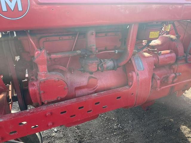 Image of Farmall M equipment image 4