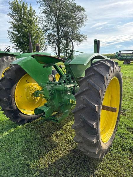 Image of John Deere A equipment image 1