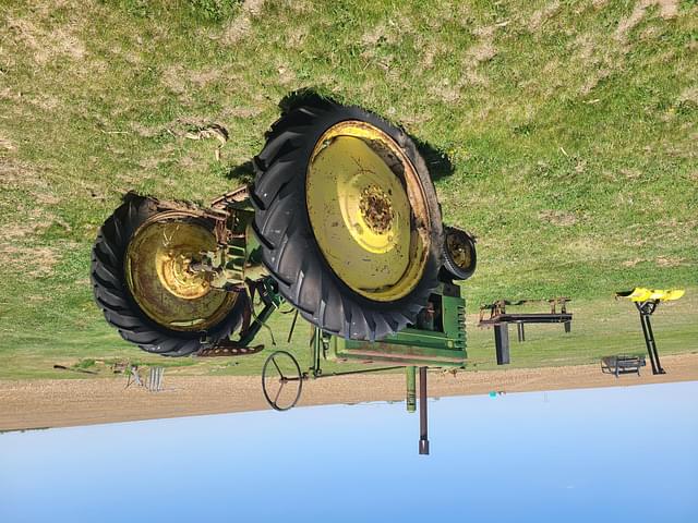 Image of John Deere B equipment image 2