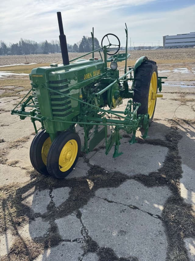 Image of John Deere H equipment image 1