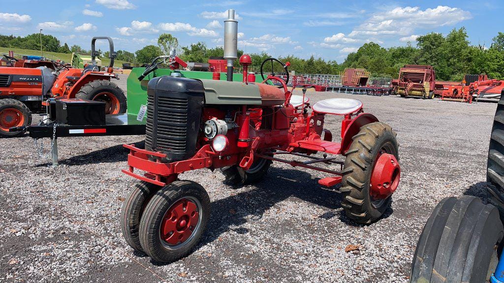Main image Farmall B