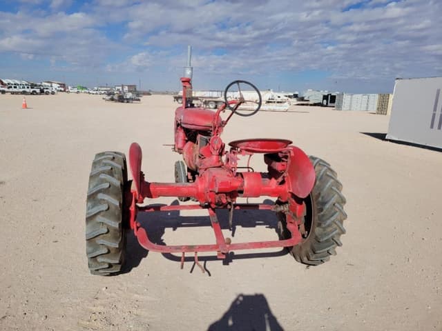 Image of Farmall B equipment image 3