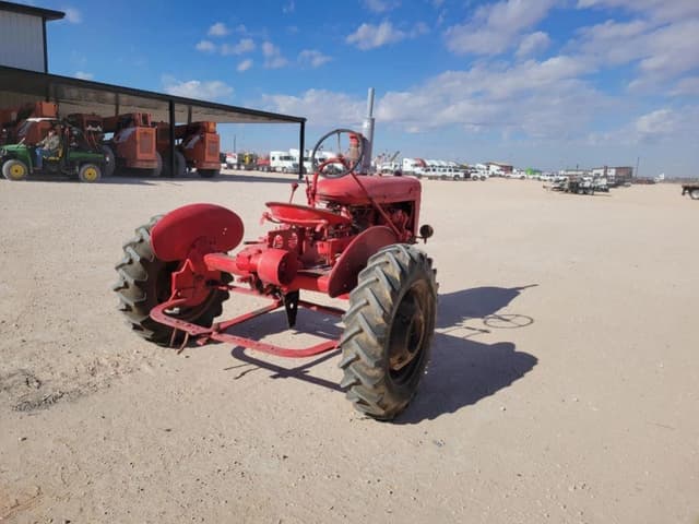 Image of Farmall B equipment image 4