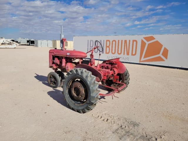 Image of Farmall B equipment image 2