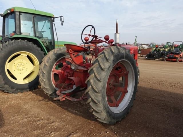 Image of Farmall H equipment image 3