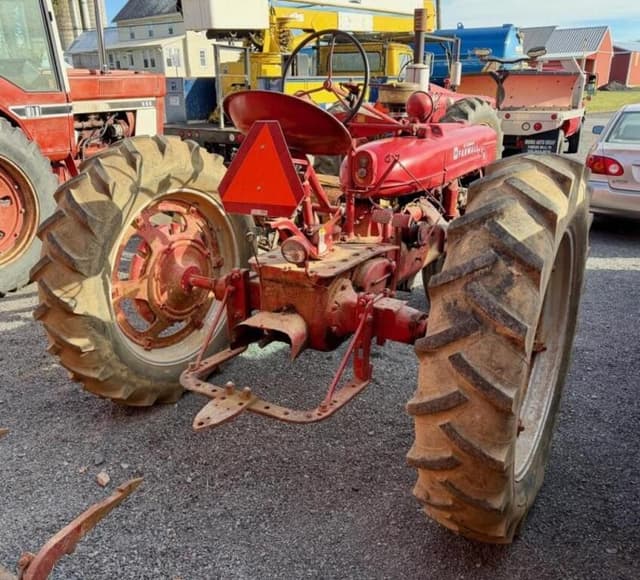 Image of Farmall H equipment image 3