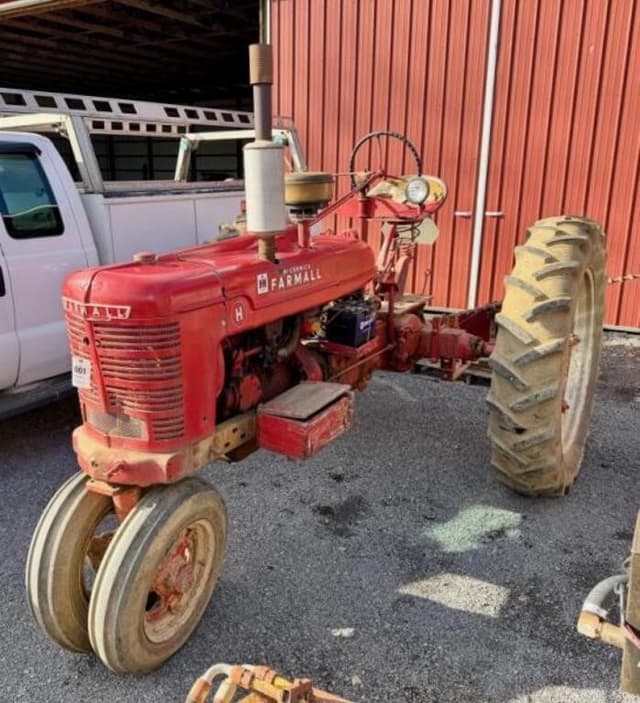 Image of Farmall H equipment image 1