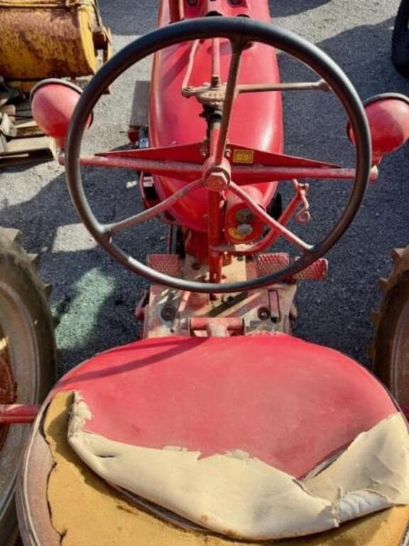 Image of Farmall H equipment image 4
