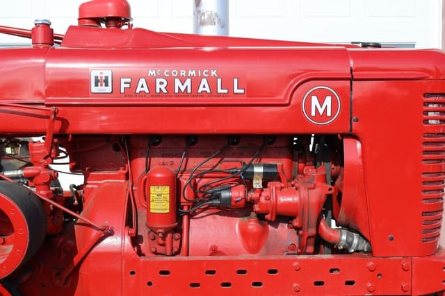 Image of Farmall M equipment image 3