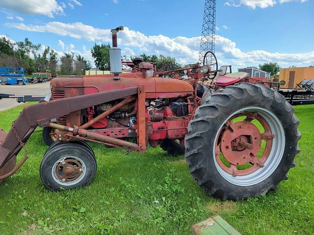 Image of Farmall M equipment image 1