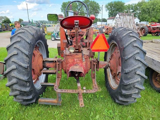 Image of Farmall M equipment image 3