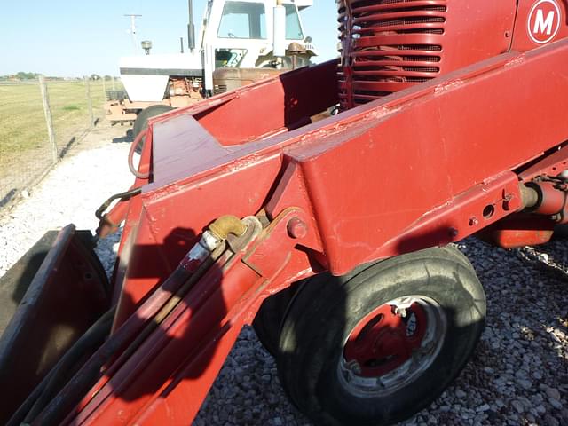 Image of Farmall M equipment image 3