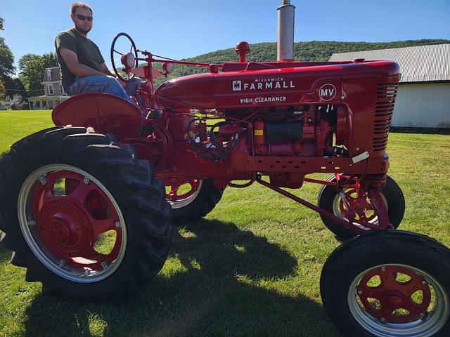 Image of Farmall MV equipment image 1