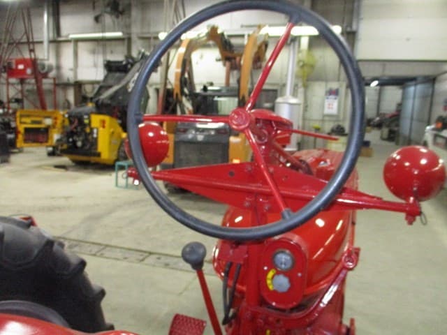 Image of International Harvester Farmall H equipment image 4