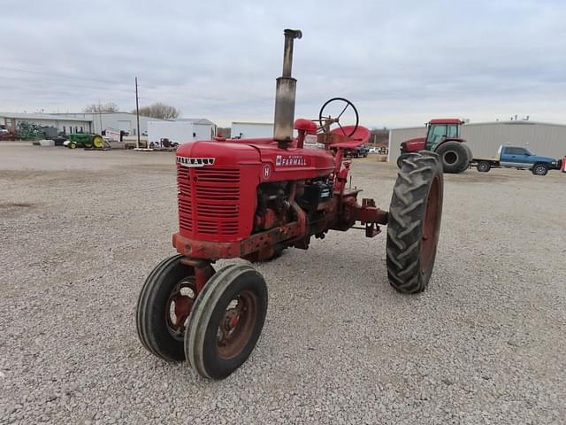 Image of Farmall H equipment image 1