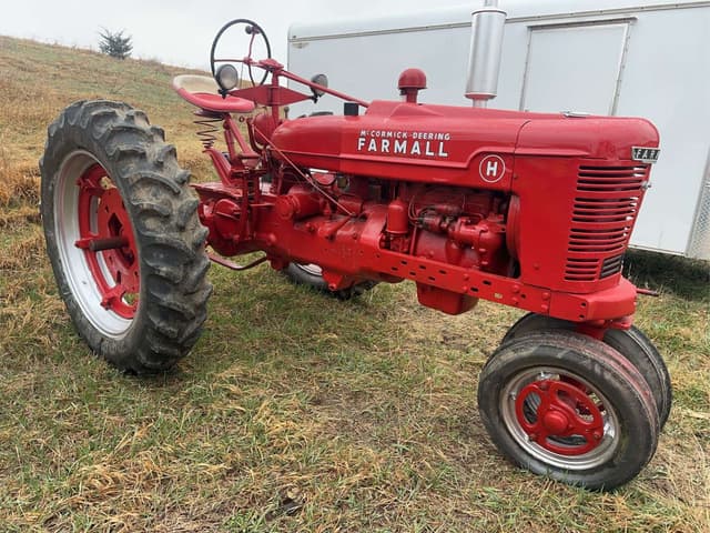Image of Farmall H equipment image 2