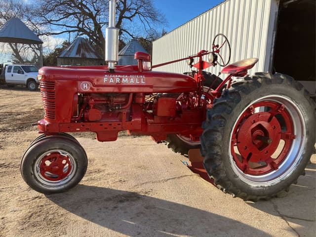 Image of Farmall H equipment image 1