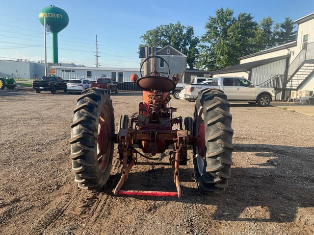 Image of International Harvester Farmall H equipment image 3
