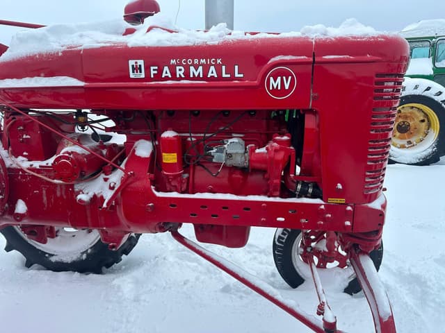 Image of Farmall M equipment image 3