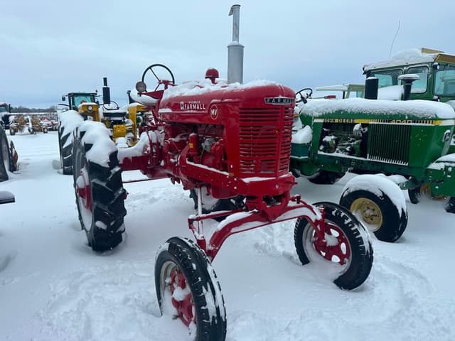 Image of Farmall M equipment image 2